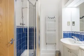 GuestReady - Relaxing Ensuite Room with Balcony - Image 4