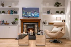 5-STAR LUXURY, Super Location, Air Con, Private Garden, Car Service & More! - Image 2