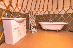 Chalet With Gleneagles Views, hot Tub, No Deposit - Image 3