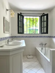 Fantastic 6 Bedroom House with stunning sea view - Image 3