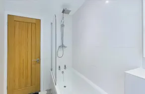 Stunning and spacious 2 - bedroom house with a family feel - Image 3