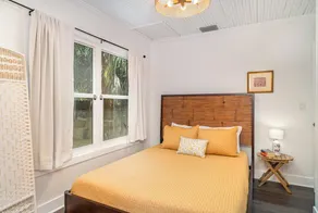 Naut 2 Shabby Cottage-Awesome Pool Area, Pine Ave location close to everything - Image 5