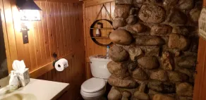 Rustik Log Cabin med Pontoon, Bunk House och Hot Tub på Beautiful Woman Lake - Image 3