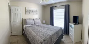 Cozy 4 bedroom 2 bathroom Pool Home with game room Close to all the parks. - Image 5