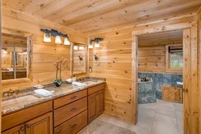 Luxurious Log Cabin on Kerr Scott Lake - Image 2