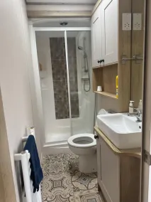 Luxury 2 Bedroom van linen included Pets go Free - Image 4