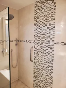 2 mins to beach! Family sized condo with a pool. Super close to dining and fun! - Image 5