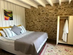 Beautiful 3 bedroom property, with private courtyard and garden - Image 2