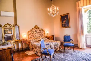 Renovated manor with private garden, private pool and air conditioning - Image 2