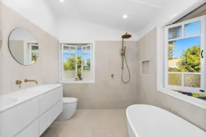 6 Bed 5 Bath Urban Getaway Ipswich Central - Image 5