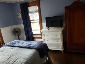 Mycket bra erbjudande! hela huset!Mitt i stan 2 Mi. till Bonaventure1. 5 timmar Niagara Falls - Image 3