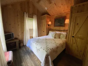 Tiny House Getaway - Image 4