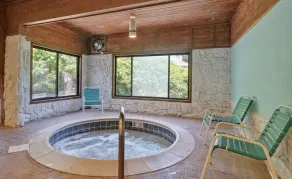 LOCALS SUMMER!! INDOOR & Outdoor Pool, OCEANSIDE. Best time for beach is in FALL - Image 2