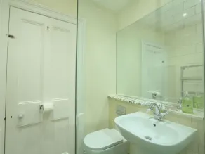 2 YORK HOUSE, family friendly, character holiday cottage in Dartmouth - Image 2