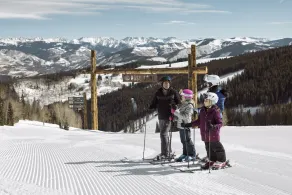 Ski-in Ski-out 1 BdrDen in exclusive Horizon Pass - Image 4