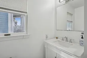 Oceanblock 4 bed / 4 full baths with Courtyard, Outdoor Shower, 2 Decks - Image 3