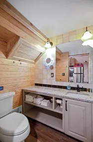 Cozy Apt w/Master BR + 2 Bed Kids Loft. Covered Parking/Deck/BBQ area & Firepit - Image 5