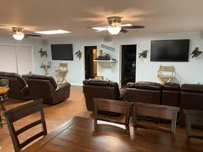 Prime spot located on the water, Luxury living Bayou front living at its finest. - Image 2