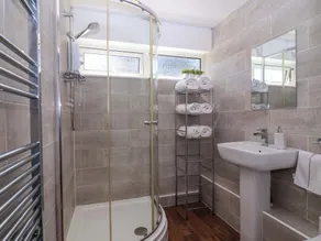 13 MANORCOMBE BUNGALOWS, pet friendly, with pool in Gunnislake - Image 3