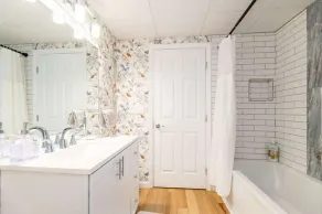 Cozy Private Apt near Downtown - Image 4