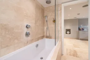 City Centre location in Bath, 5 Min. Walk to the High Street. Family friendly - Image 3