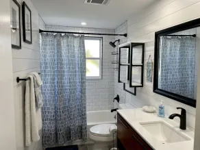Channel Cat! One mile to the beach! Waterfront + pet friendly home near Venice. - Image 3