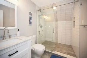 Beach & River Retreat. Spectacular house with private sand beach and hot tub! - Image 5