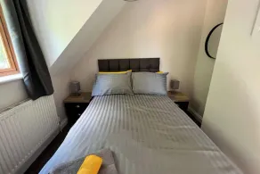 2-Bed House - Sleeps 6 - Garden Parking Wifi - Image 5