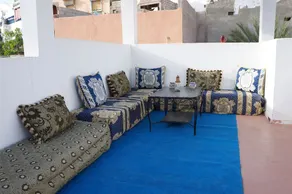Calm hostel with ocean view - Image 3