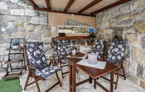 Lovely Home In Srinjine - Image 4