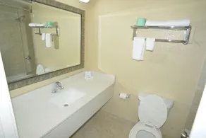 Hometown Inn & Suites - Image 3