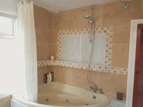 Superking beds, spacious and comfortable first floor apartment near town centre - Image 2