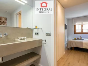Moderne Wohnung mit Balkon, WLAN, Parkplatz, 150m vom Strand entfernt - Image 2