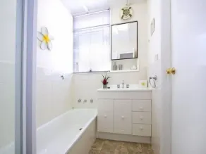 DELIGHTFUL R'BUD COTTAGE - Image 2
