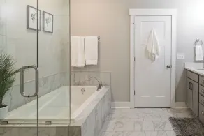 Spacious One Level Ranch Style Luxury Townhouse - Image 4
