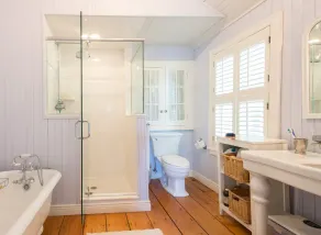 Impeccably Restored & Charming Victorian Summer Cottage-5 Bed, 4 Bath, Sleeps 10 - Image 2