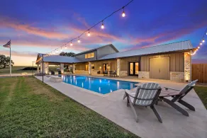 The Pool House - Image 4