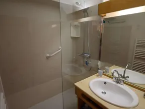 Gemütliche Ferienwohnung für 4 Personen im Dorfzentrum, nahe der Pisten mit Süd-Balkon - Image 2