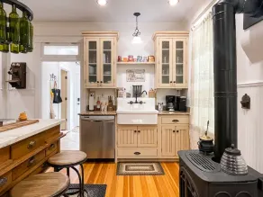 Beekeeper's Cottage - Hot Tub, Heated Pool, Dog-friendly, Downtown - Image 4
