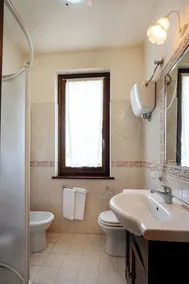 Orchid Apartment in Farmhouse with Garden and Pool - Image 2