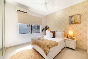 Zenhouse Prestige: Modern ~ Stylish ~ Private Lawn - Image 3