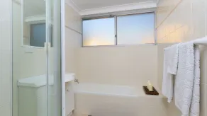 Casuarinas 5 superb waterfront unit - Image 4