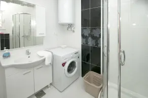 Apartamento en Seget Donji con terraza - Image 3