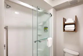 1 Bedroom | Free Breakfast. Pool & Hot Tub. Gym - Image 3