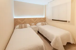Refurbished, with AC, heating, Wifi, Frontline, terrace, International channels - only families - Image 2