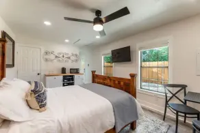 Charming guest studio in the heart of Liberty Hill - Image 3