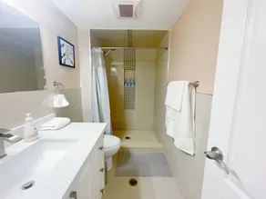 Spacious Main Floor With 3Beds - Image 3