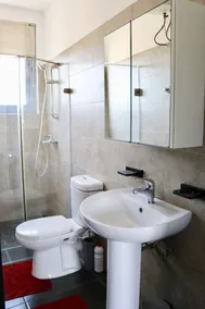 Deluxe 1 Bedroom Apartment in Osu - Pulse of Accra - Image 4