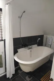 Luxury Private Annexe & Hot Tub Set Within Gardens With Summer House - Image 2
