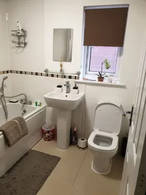 Exquisite 4 - Bed Whole House (Private Bath, Modern Kitchen, Free Parking, WiFi) - Image 2